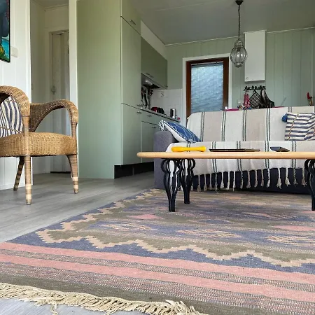 Chalet The Outpost - Enjoy Our Charming Lakehouse At Reeuwijkse Plassen - Near Gouda Reeuwijk