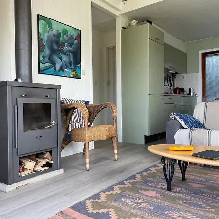 The Outpost - Enjoy Our Charming Lakehouse At Reeuwijkse Plassen - Near Gouda Chalet *