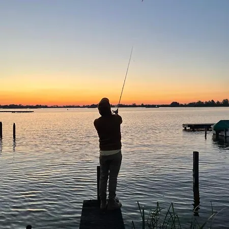 The Outpost - Enjoy Our Charming Lakehouse At Reeuwijkse Plassen - Near Gouda Reeuwijk
