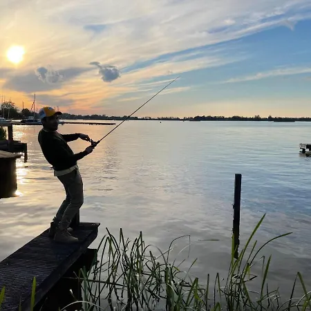 The Outpost - Enjoy Our Charming Lakehouse At Reeuwijkse Plassen - Near Gouda Chalet *