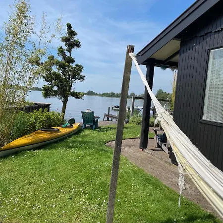 The Outpost Lakehouse- Enjoy Our House At Reeuwijkse Plassen - Near Gouda Шале Reeuwijk