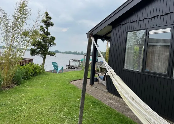 The Outpost Lakehouse- Enjoy Our House At Reeuwijkse Plassen - Near Gouda Chalé *