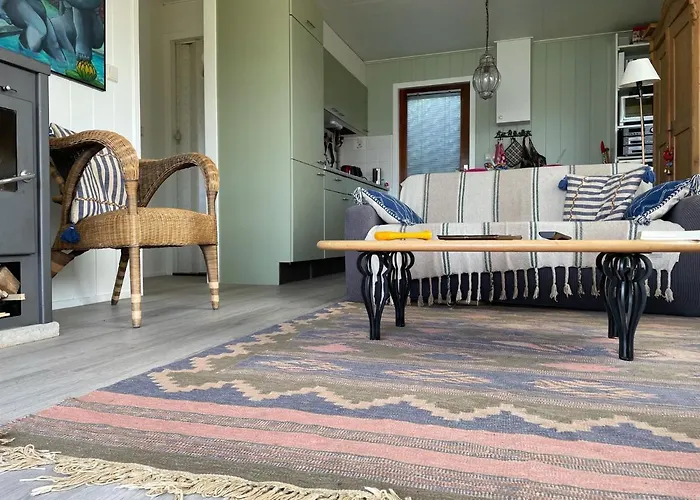 Chalet The Outpost Lakehouse- Enjoy Our House At Reeuwijkse Plassen - Near Gouda Reeuwijk