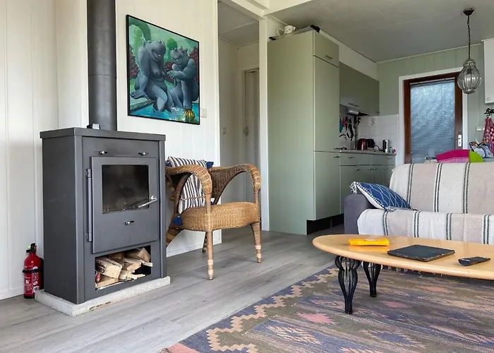 The Outpost Lakehouse- Enjoy Our House At Reeuwijkse Plassen - Near Gouda Chalé *