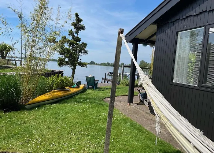 The Outpost Lakehouse- Enjoy Our House At Reeuwijkse Plassen - Near Gouda شاليه Reeuwijk